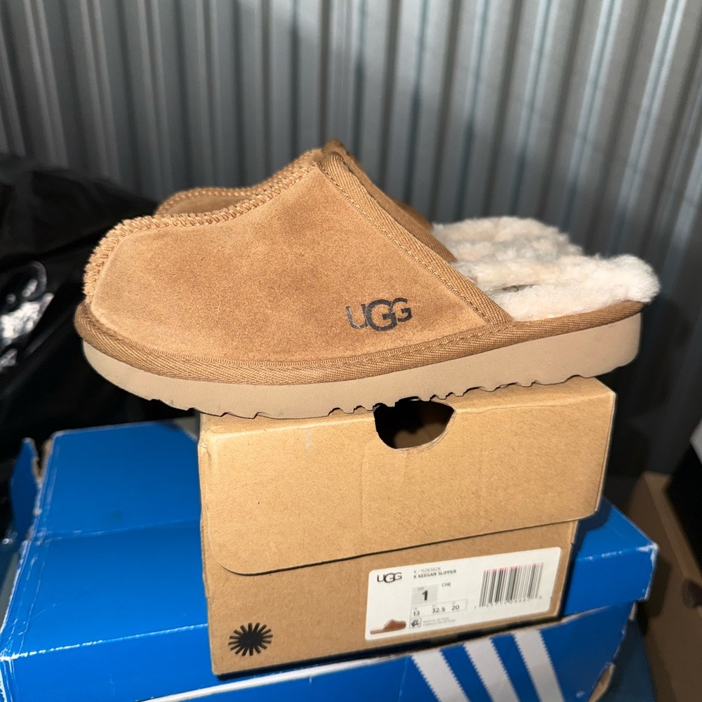 UGG Kids Tan slides sz 1